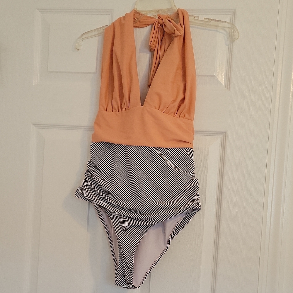 NWOT Cupshe Peach and Black/White Swimsuit